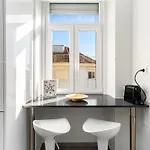 Stylish 2br With Amazing Natural Light By Soulplaces 公寓
