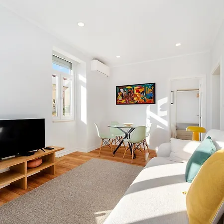 Stylish 2br With Amazing Natural Light By Soulplaces