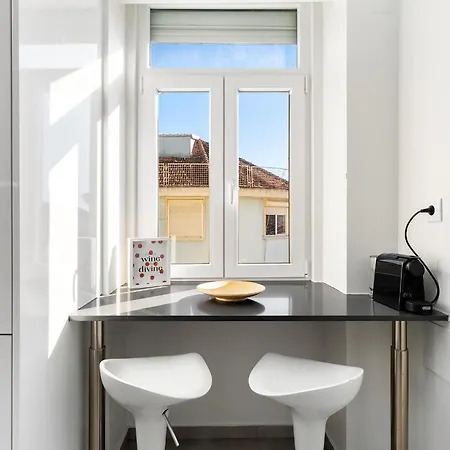 Stylish 2br With Amazing Natural Light By Soulplaces Apartmán
